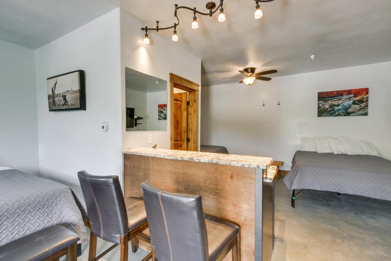 Central Lava Hot Springs Studio With Deck And Views! エクステリア 写真