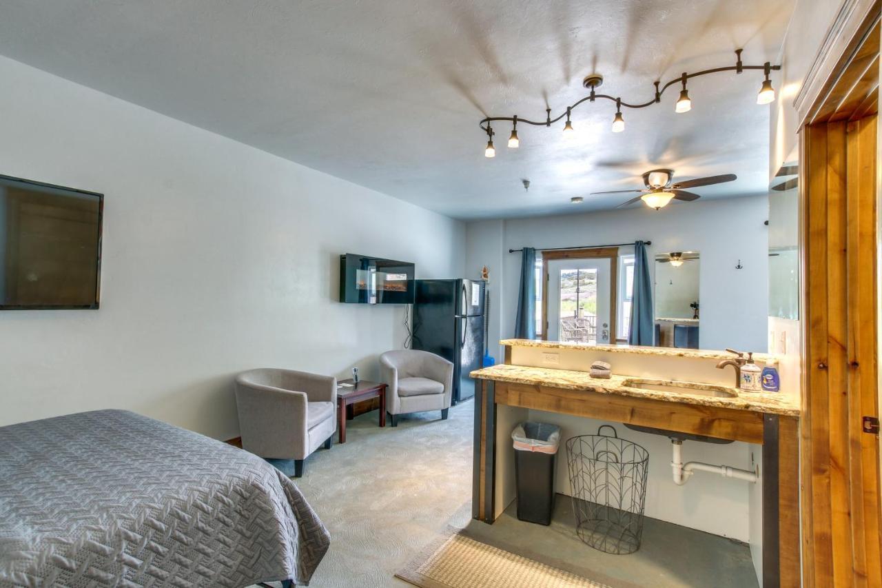 Central Lava Hot Springs Studio With Deck And Views! エクステリア 写真